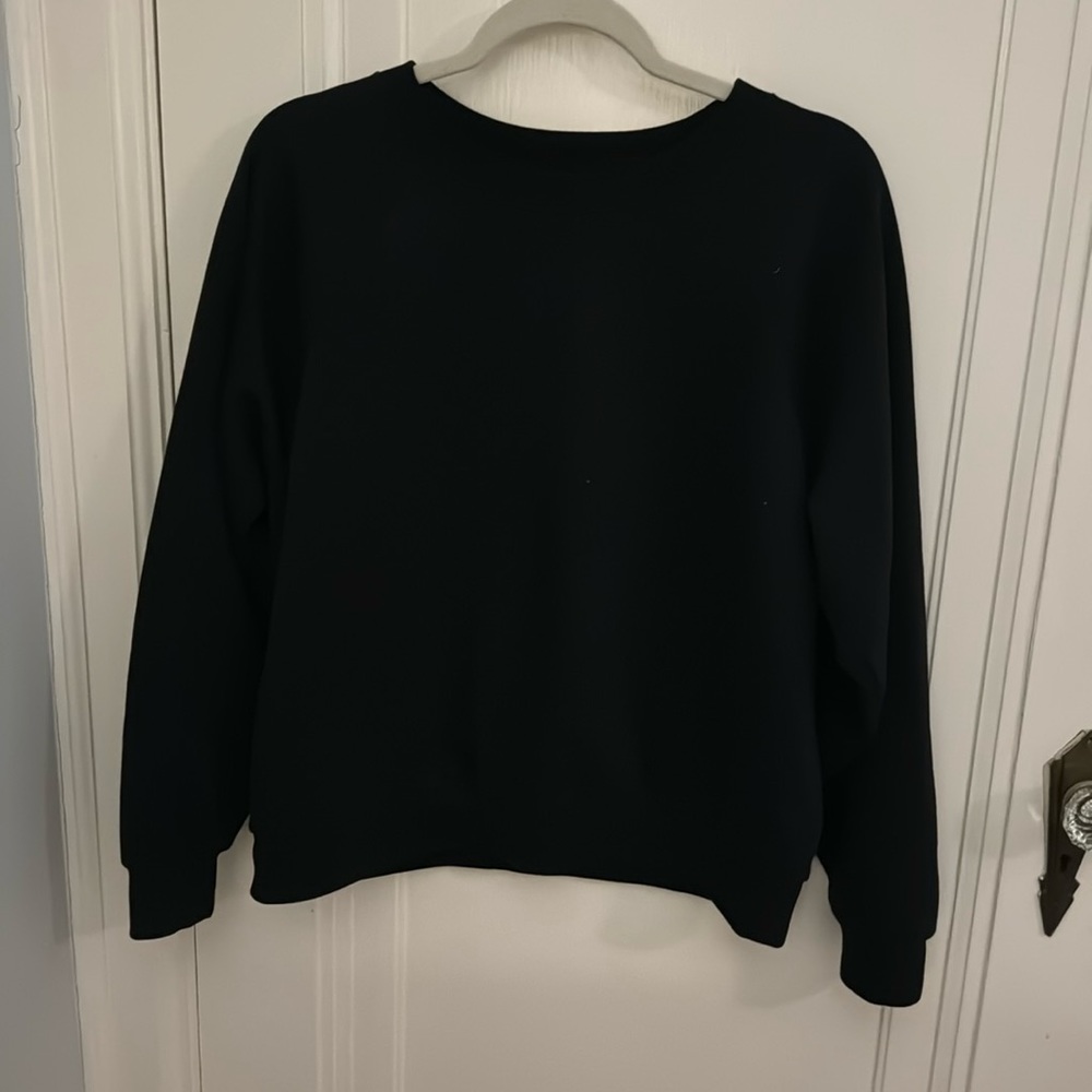 Women’s gap crew neck sweatshirt